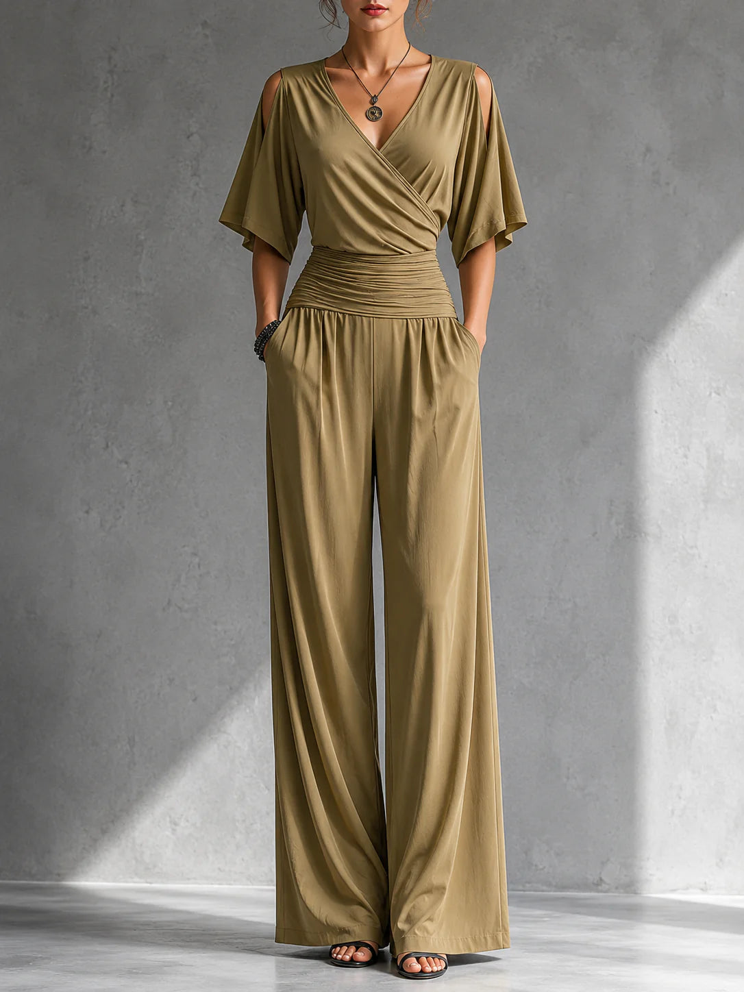 ALIA | ELEGANTE COMBINACIÓN CON EFECTO CRUZADO Y PIERNAS ANCHAS