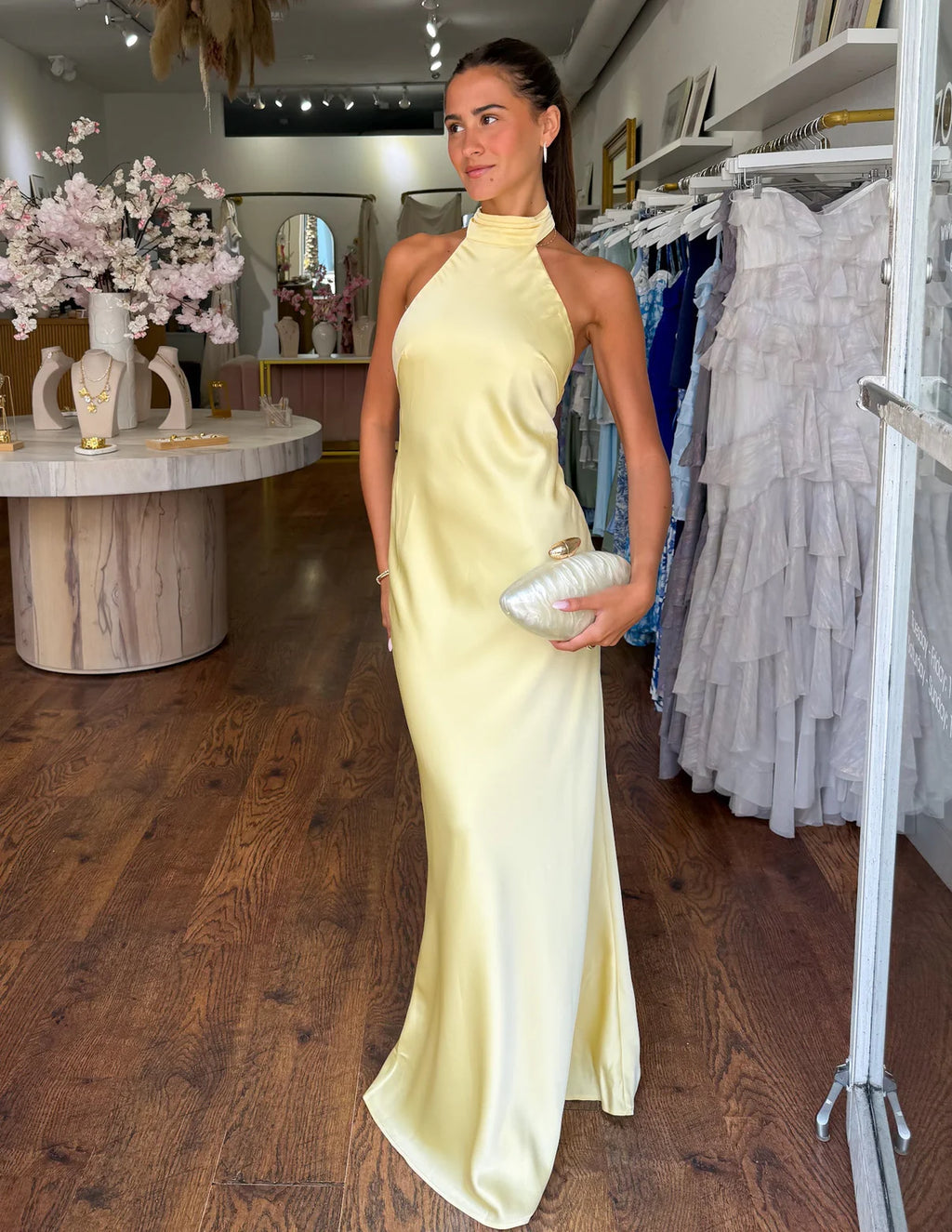 PALOMA | ELEGANTE VESTIDO LARGO DE SATEN CON ESCOTE HALTER