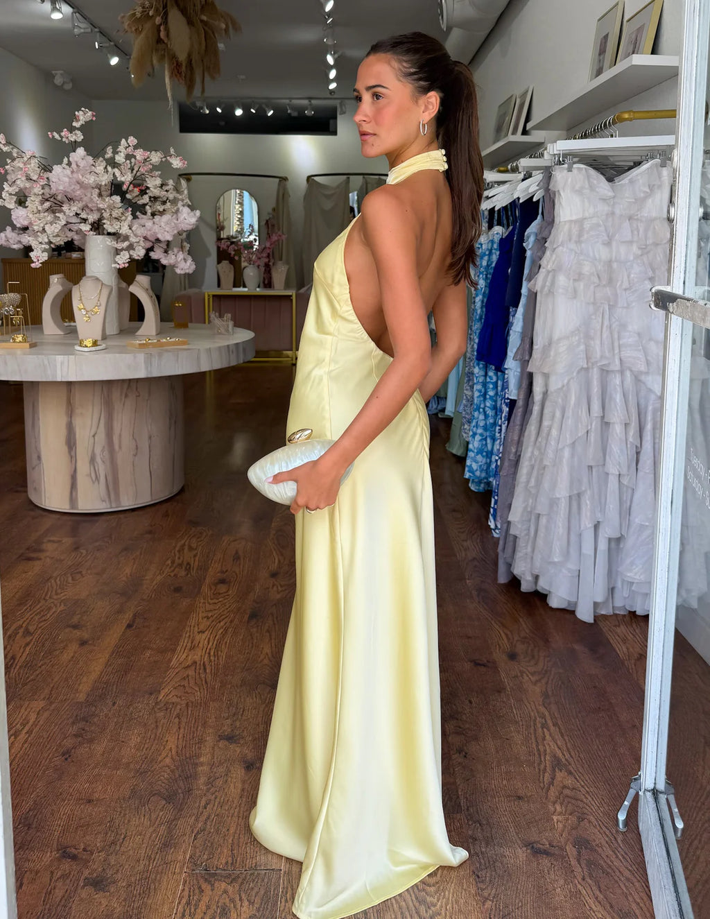 PALOMA | ELEGANTE VESTIDO LARGO DE SATEN CON ESCOTE HALTER