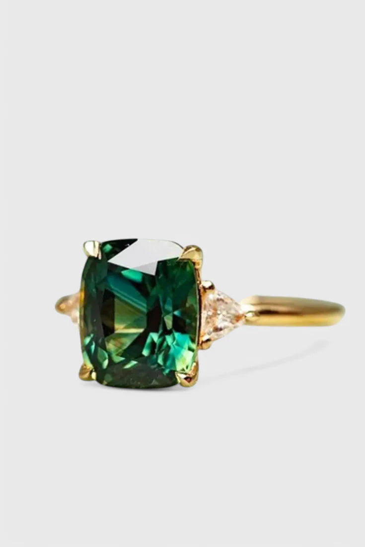 OLIVIA | ANILLO DE ESMERALDA CUADRADO ELEGANTE EN ACABADO DORADO