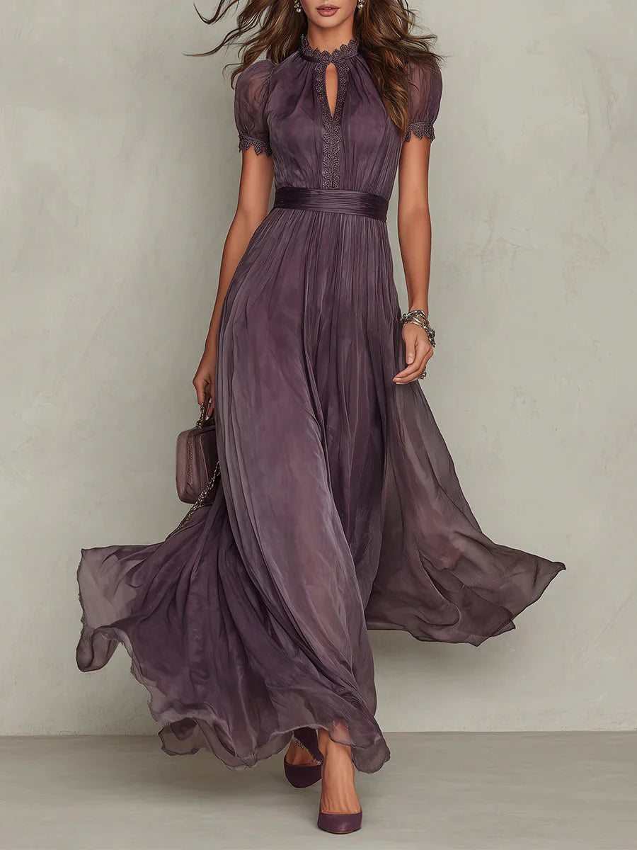 FLAVIA | VESTIDO LARGO MORADO CON ESCOTE EN FORMA DE OJO DE CERRADURA Y RIBETE DE ENCAJE DE GRASA