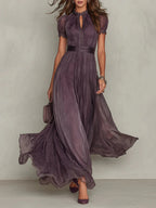 FLAVIA | VESTIDO LARGO MORADO CON ESCOTE EN FORMA DE OJO DE CERRADURA Y RIBETE DE ENCAJE DE GRASA