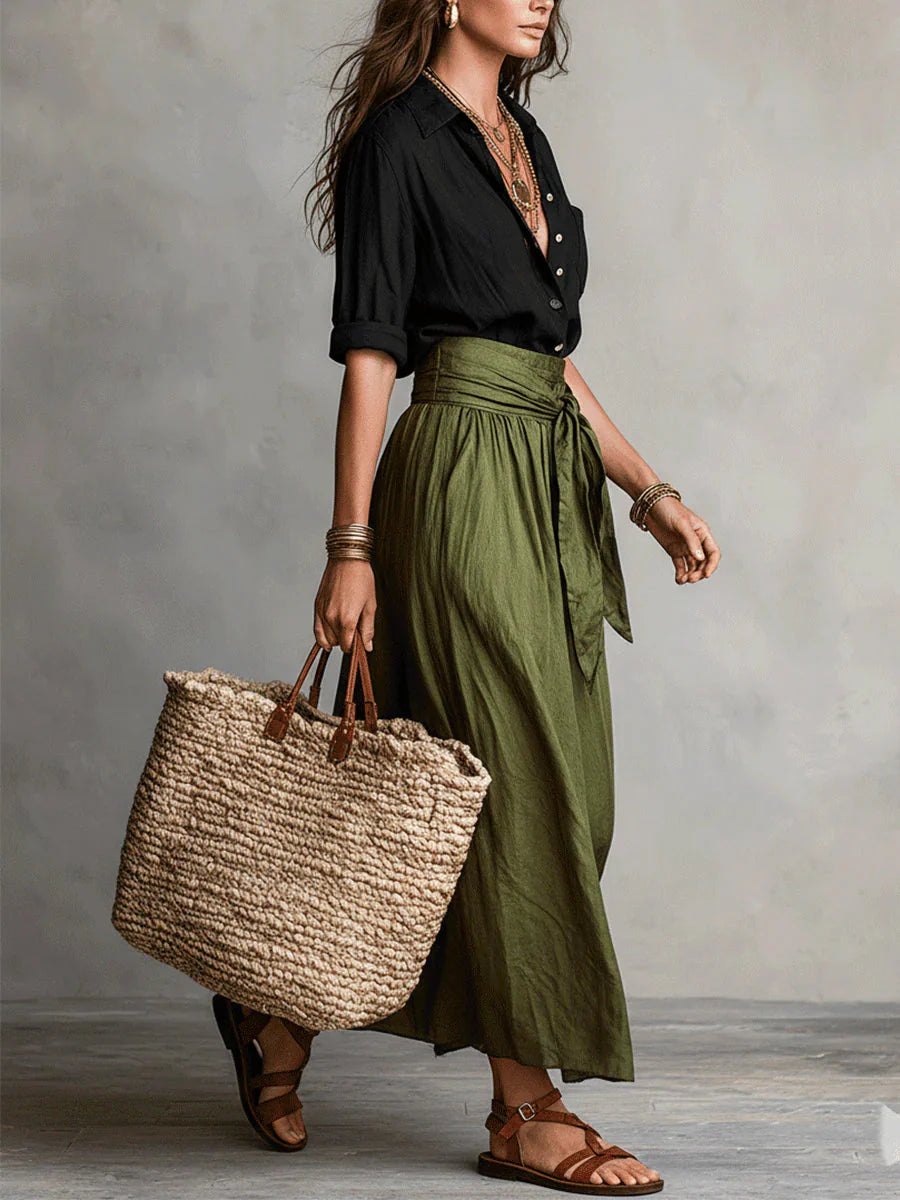 VERA | CONJUNTO DE DOS PIEZAS: CAMISETA NEGRA Y FALDA MIDI VERDE OLIVA