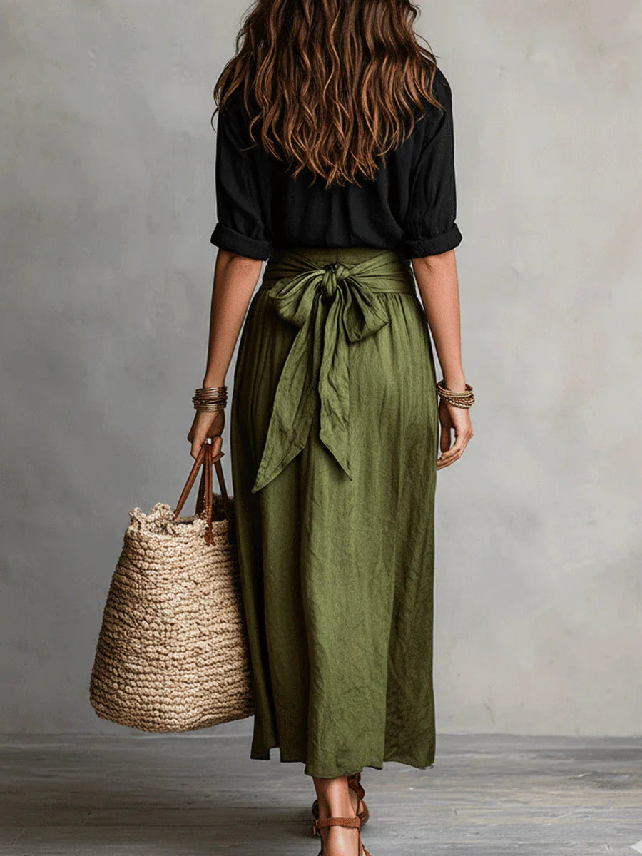 VERA | CONJUNTO DE DOS PIEZAS: CAMISETA NEGRA Y FALDA MIDI VERDE OLIVA