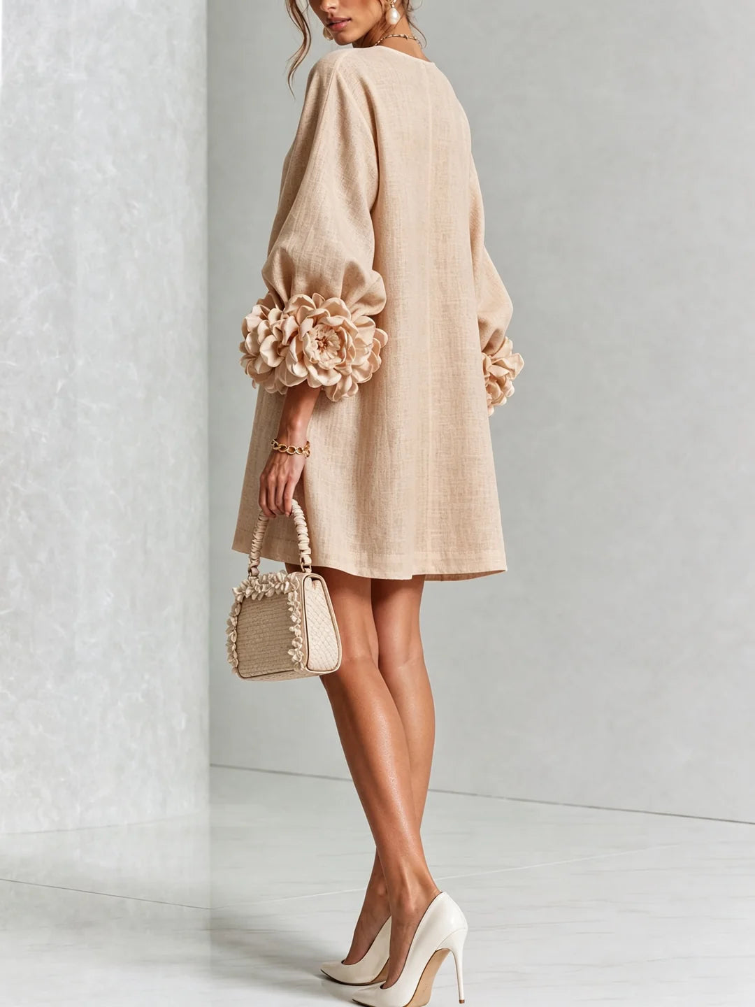 BRUNA | MINIVESTIDO CON BOTONES Y MANGAS FLORALES EXTRAVAGANTES
