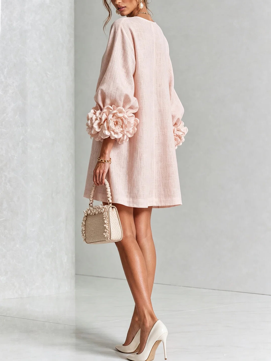 BRUNA | MINIVESTIDO CON BOTONES Y MANGAS FLORALES EXTRAVAGANTES